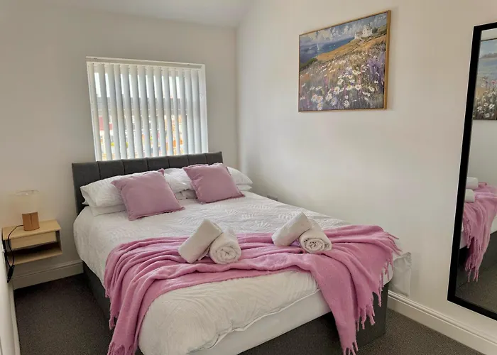 Orchid 2 Luxury 3br House By Altoluxo Short Lets & Serviced With Free Wifi & Parking בריסטול