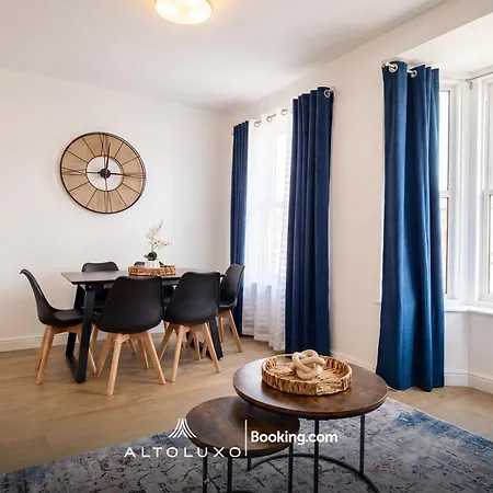 Apartment Orchid 2 Luxury 3br House By Altoluxo Short Lets & Serviced With Free Wifi & Parking *