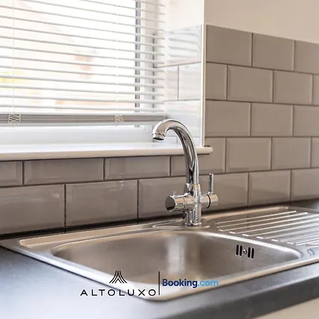 Orchid 2 Luxury 3br House By Altoluxo Short Lets & Serviced With Free Wifi & Parking Apartment