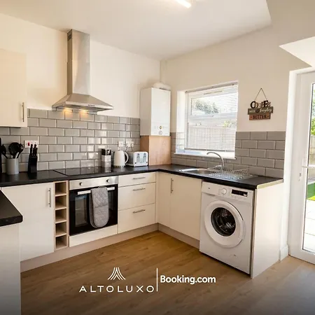 Apartment Orchid 2 Luxury 3br House By Altoluxo Short Lets & Serviced With Free Wifi & Parking *