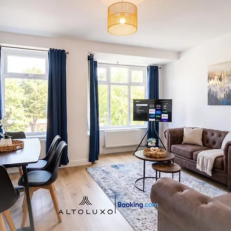 Apartment Orchid 2 Luxury 3br House By Altoluxo Short Lets & Serviced With Free Wifi & Parking *