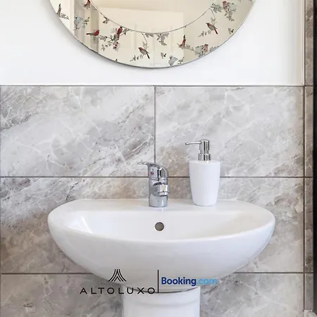 Orchid 2 Luxury 3br House By Altoluxo Short Lets & Serviced With Free Wifi & Parking *