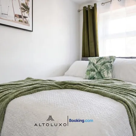 Orchid 2 Luxury 3br House By Altoluxo Short Lets & Serviced With Free Wifi & Parking * Bristol