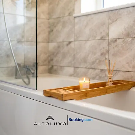 Orchid 2 Luxury 3br House By Altoluxo Short Lets & Serviced With Free Wifi & Parking Bristol