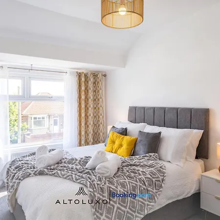 Orchid 2 Luxury 3br House By Altoluxo Short Lets & Serviced With Free Wifi & Parking Bristol