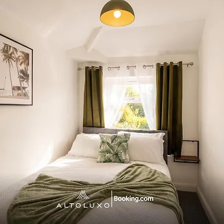 Orchid 2 Luxury 3br House By Altoluxo Short Lets & Serviced With Free Wifi & Parking * Bristol
